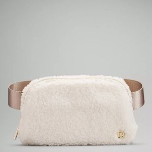 Everywhere Fleece Belt Bag